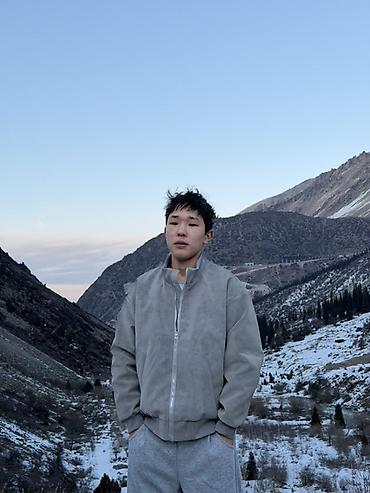 Бомберы: Мужская куртка-бомбер, серо-грязевый оттенок. - Материал: гладкий — 11