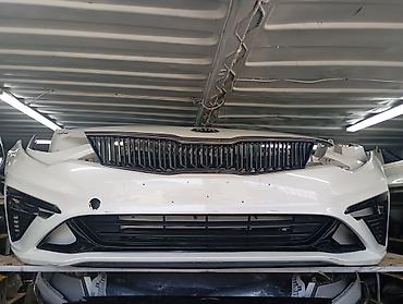 Передний бампер в сборе для Kia K5 (рестайлинг), белый цвет. Состав