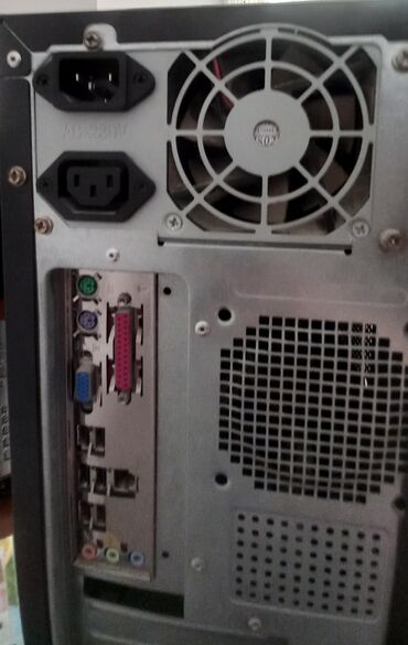 Korpuslar: Masaüstü kompüter korpusu – ATX midi-tower - Rəng: qara, ön hissədə — 6