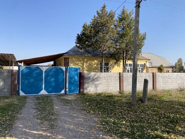 продаю дом город кара балта: Дом, 140 м², 6 комнат, Собственник, Старый ремонт