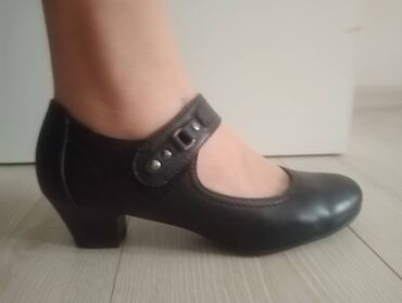 Ženska obuća: Cipele 42, bоја - Crna