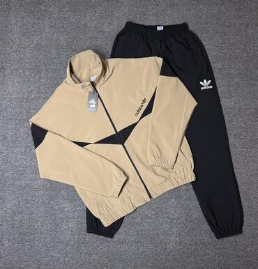 день и ночь: Спортивный костюм Adidas, состоящий из куртки и брюк. Куртка