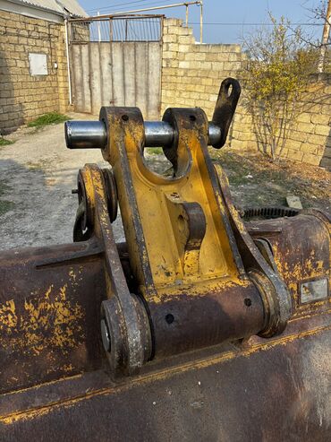 Digər avtomobil ehtiyat hissələri: Cat 330 D2L Ekskavatoru Ehtiyat hisələri mövcudur Kouş Yağ paylaycı — 3