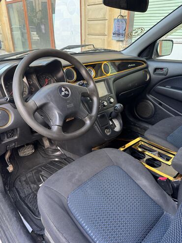 Mitsubishi Minicab: 0.2 l | 2003 il 297000 km Sedan