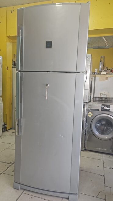 Paltaryuyan maşınlar: 2 qapılı Sharp Soyuducu Satılır, rəng - Boz