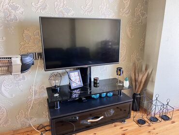 islenmis taxta satilir: Düz TV altlığı, Polkalı, Şüşəli