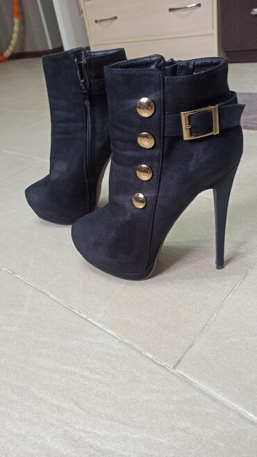 heels: Сапоги, 39, цвет - Черный