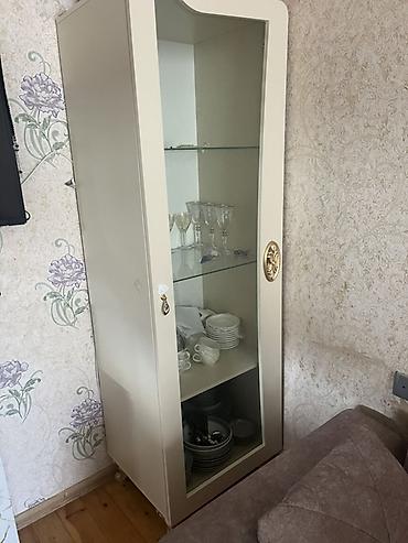 Şüşə vitrindən ibarət qab-vitrin dolabı - Rəng: krem/bej tonlarında - lalafo.az -da Şüşə vitrindən ibarət qab-vitrin dolabı - Rəng: krem/bej tonlarında -