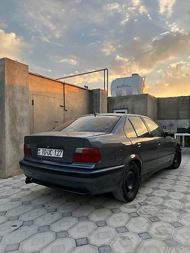 BMW: BMW 3 series: 1.8 l | 1993 il Sedan — 8