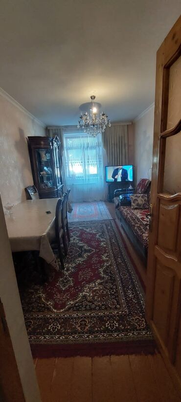 mingecevir kiraye evler 2019: 3otaqlı mənzil Satıram - Geniş işıqlı zal: pəncərəli, kristal