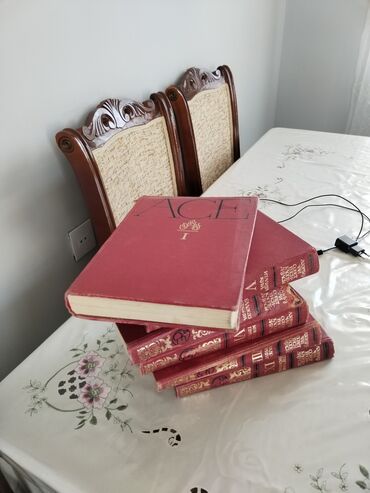 kitab şkafi: Azərbaycan Sovet Ensiklopediyası 9 ciliddə