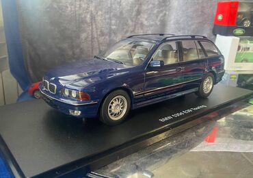 zelenye muzhskie sportivnye kostyumy: Коллекционная модель BMW 530d E39 Touring blue 1997 KK-Scale Scale