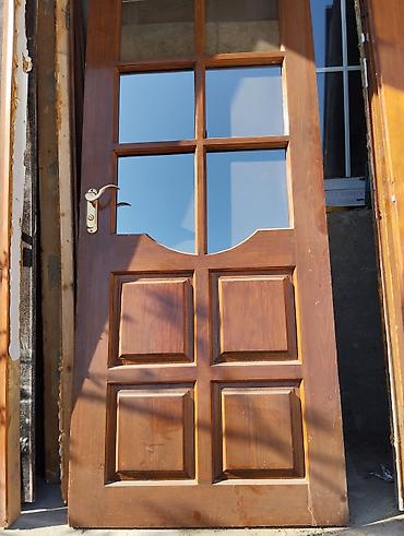 keci satşı: Təcili münasib qiymətli taxta qapılar satılır.4 ədəd şüşəli, 2 — 2