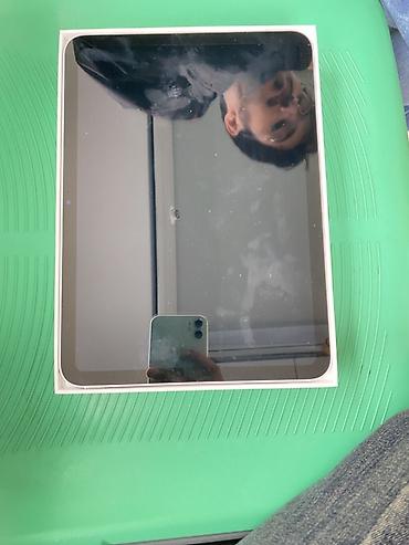Apple iPad: Apple iPad A16 planşet 4 ay işlenib. - Yaddaş: 128GB - Pil: 100% - — 2