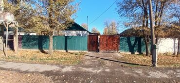 продаю дом рабочий гарадок: Үй, 10000000 кв. м, 7 бөлмө, Менчик ээси, Эски ремонт