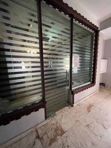 Digər kommersiya daşınmaz əmlakı: Xətai rayonu, 550 kvm olan təmirli obyekt icarəyə verilir 3500 manata — 2