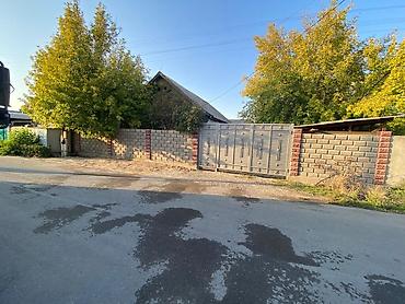 дешёвые дом: Продаётся жилой дом с хозяйственным двором . 4,50 соток, центральный — 1