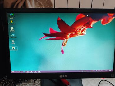 android monitor satilir: LG markalı monitor, Genius markalı simli optik siçan və klaviaturadan