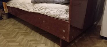 детскую кровать монеж: Односпальная кровать из дерева/фанеры с высоким бортом. - Размер
