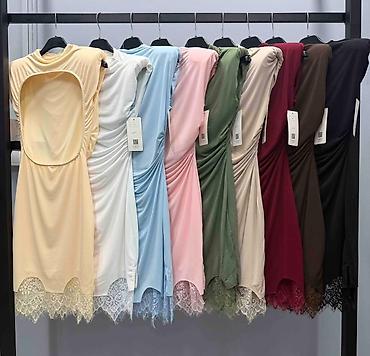 prelepo: Elegantna mini haljina s otvorenim leđima i čipkastim porubom
2900
Din — 3