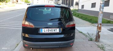 Ford: Crni Ford S-Max, prostran automobil dizajniran za porodične potrebe — 7