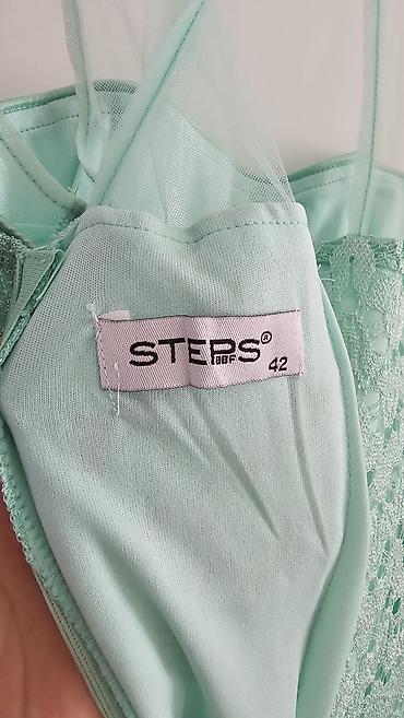 Платья: Вечернее мятно-зеленое макси-платье от бренда Steps выполнено из — 8
