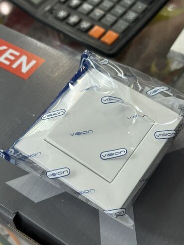 led лента: Выключатель Vision, 1‑клавишный, в упаковке. - Цвет: белый, матовый