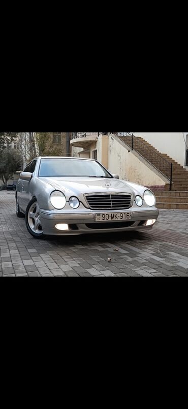 masin kreditle: Mercedes-Benz E 220: 2.2 l | 2000 il Sedan