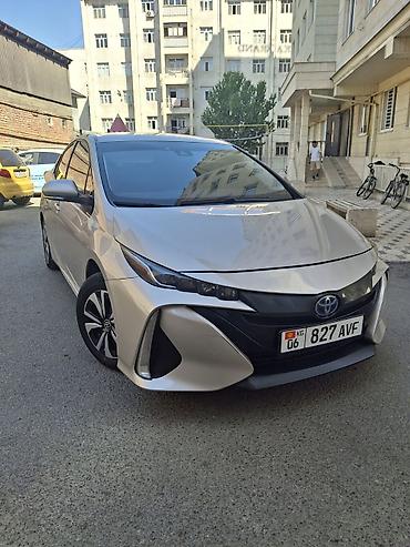 Toyota Prius: 2018 г., 1.8 л, Вариатор, Гибрид, Лифтбек