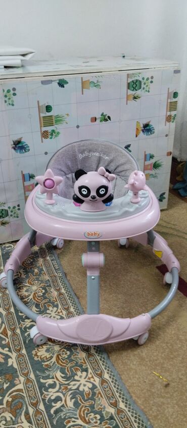 сумки для детей 10 лет: Ходунки для малыша Babywalker, розовые. - Круглая устойчивая база с