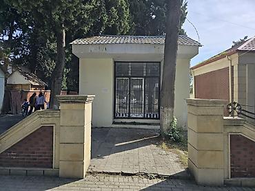 bakida xalca magazasi: Ayrıca girişli, küçə kənarında yerləşən ayrıca tikili obyekti. Obyekt — 2