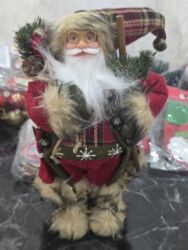 Pərdə və jalüzlər: 30 sm ölçülü Şaxta Baba oyuncağı — bayram bəzəyi, qırmızı kətandan