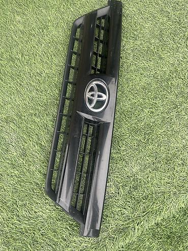forester 2004: Решетка радиатора Toyota 2004 г., Б/у, Оригинал — 2