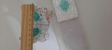 Dini kitablar: Kiçik Quran kitabı.təsbehlər plastiklər biri 1 azn.şüşələr 3 azn.2 — 2