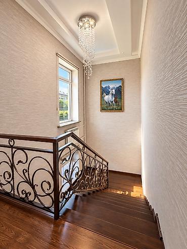 село виноград: 300 м², 6 комнат и более — 9