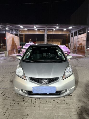 авто рынык: Honda Fit / Jazz — пятидверный хэтчбек с функциональным салоном и