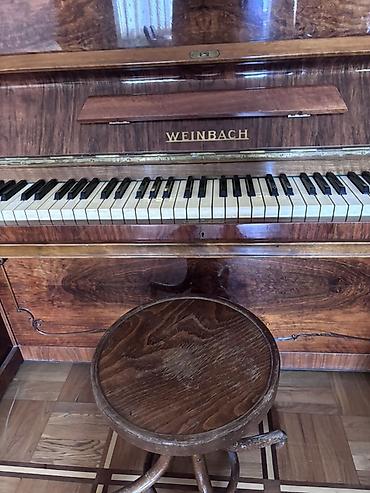 WEINBACH up-right piano - Marka/model: Weinbach (upright) - Korpus