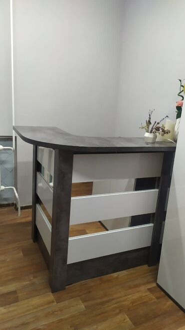 офисный шкафы: Комплект офисной мебели, Шкаф, Комод, Тумба, цвет - Белый, Б/у