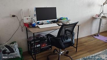 Masa kreslo ve kompyuter birlikde dest weklinde satilir. Kompyuter