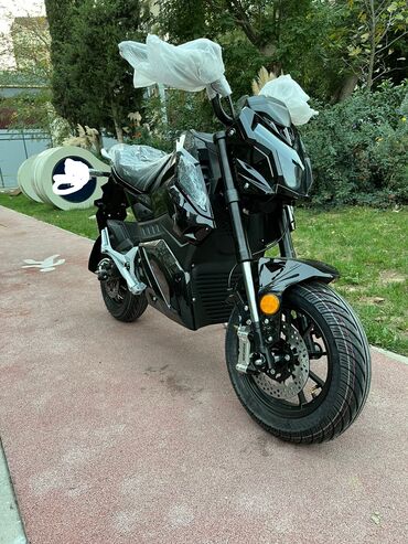 Motonəqliyyatın icarəsi: Elektrik motosiklet – şəhər üçün idman üslublu “naked” dizayn 0 km