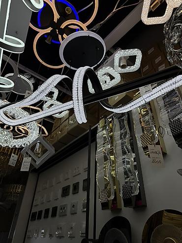 современные светильники: Современные светильники и люстры с LED-подсветкой - Подвесные и — 1