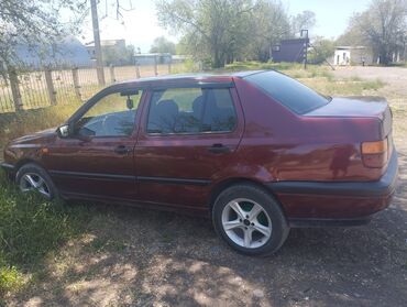 Volkswagen: Volkswagen Vento: 1993 г., 1.8 л, Механика, Газ, Седан