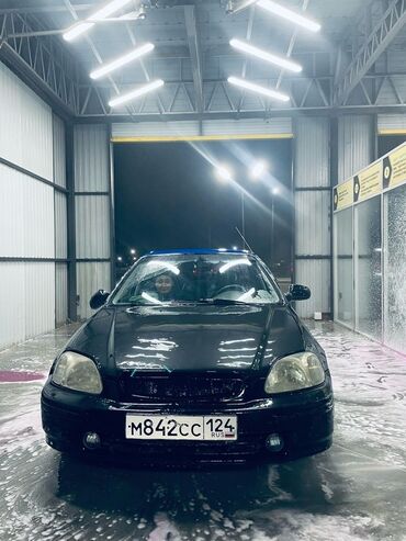 honda civic 1997: Автомобиль Honda Civic в кузове седан, окрашенный в темно-синий цвет