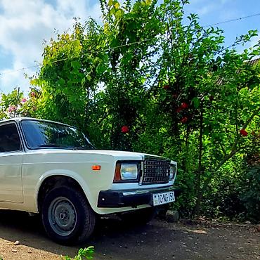 hunday disk teker: Model: Lada Riva/VAZ 2107 sedan Rəng: Ağ Kuzov: 4 qapılı, klassik — 4
