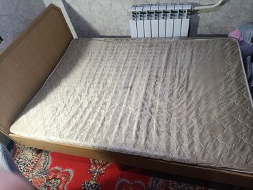 спальный гарнитур в табылга: Двуспальная кровать, Б/у, С матрасом, длина - 195 см
