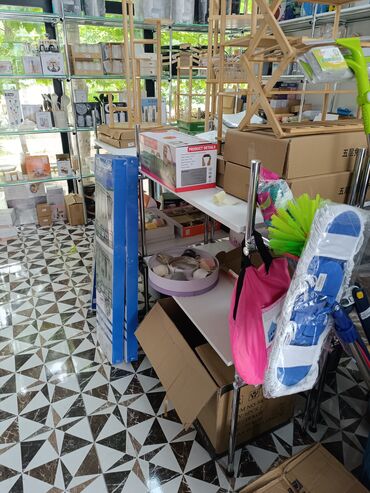 Digər mebel: Vitrinlər Cəmi 15 gün istifadə edilib və hər biri yenidir . Mebellerin — 4