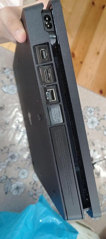 PS4 (Sony PlayStation 4): Salam plesdesin 4 slim 1 tlb yaddaş iki pult ela qiymetedi — 2