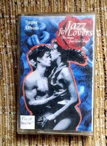 Kasete, CD i DVD: 4 originalne kasete Elton John (Very Best + Reg Strikes Back) — 9