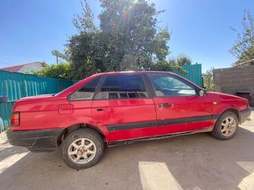 жук ташуучу унаа: Volkswagen Passat: 1993 г., 1.8 л, Механика, Бензин, Седан