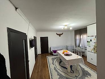 Продажа коттеджей и домов: Продаётся частный дом с участком. 4 сотки, жил площадь 100кв,м — 6